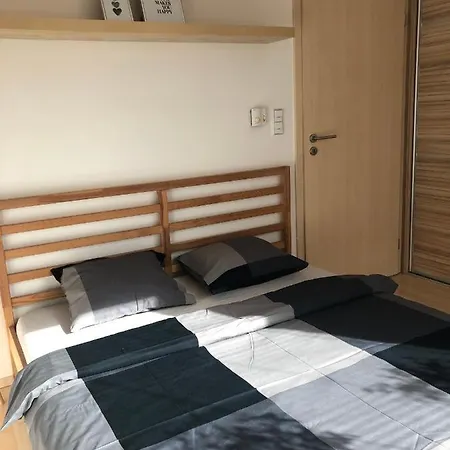아파트 Moderni Apartman V Centru Mesta