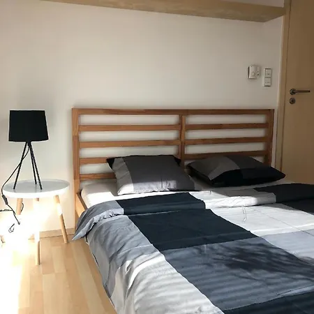 아파트 Moderni Apartman V Centru Mesta